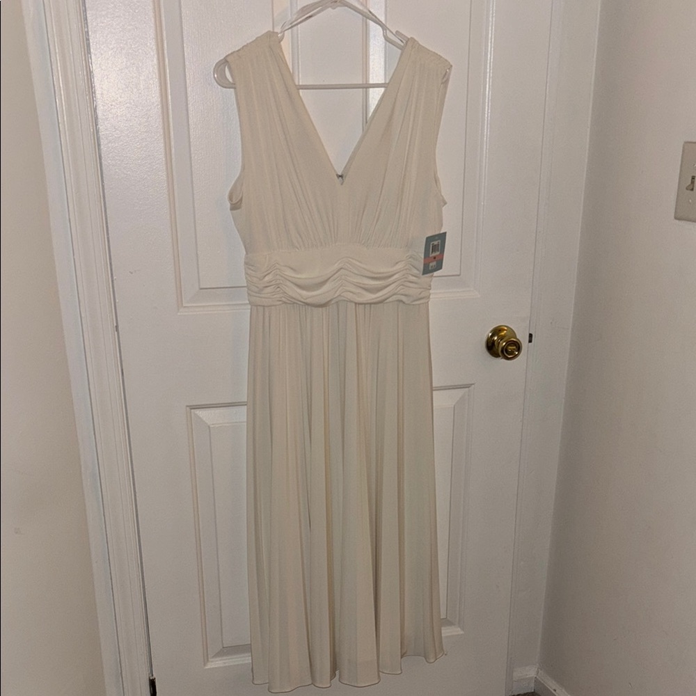 Elegant Ivory Sleeveless Dress